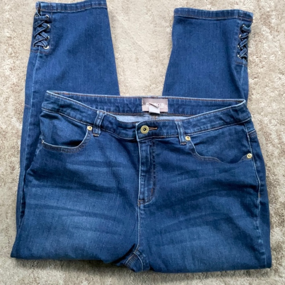Chico’s Cropped 5 Pocket Jeans with Ankle Detail Size M Casual Chic